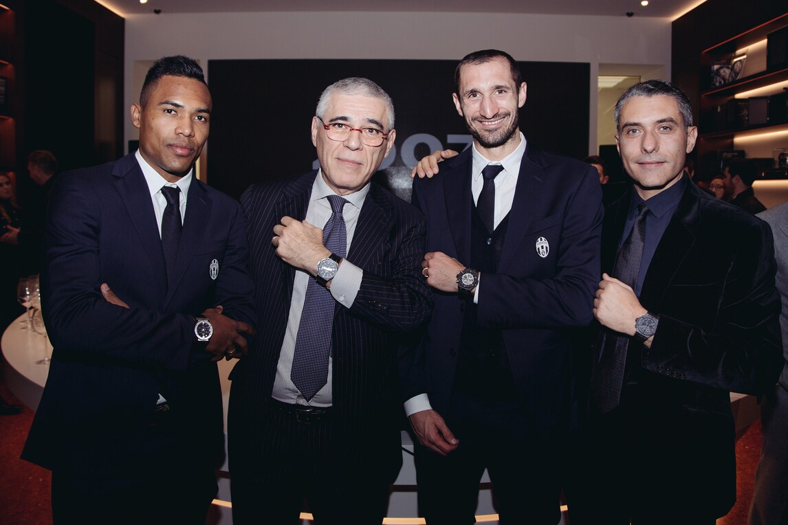 Hublot festeggia i dieci anni della collezione All Black