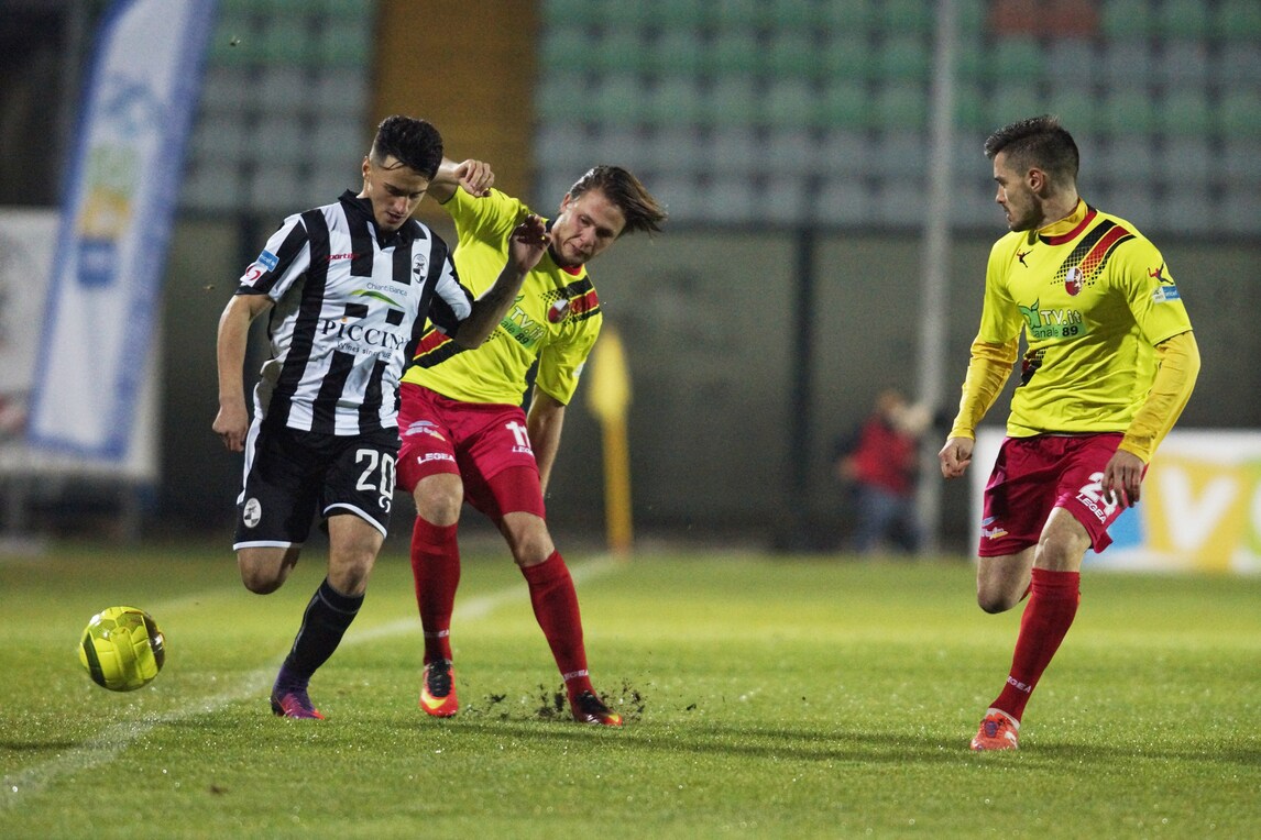 Lega Pro, Siena-Lucchese 1-2: doppietta per Forte
