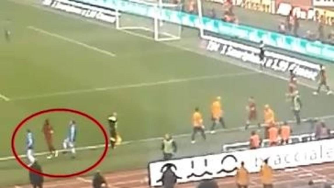 Derby delle scorrettezze: Cataldi sgambetta Rüdiger, prima della rissa