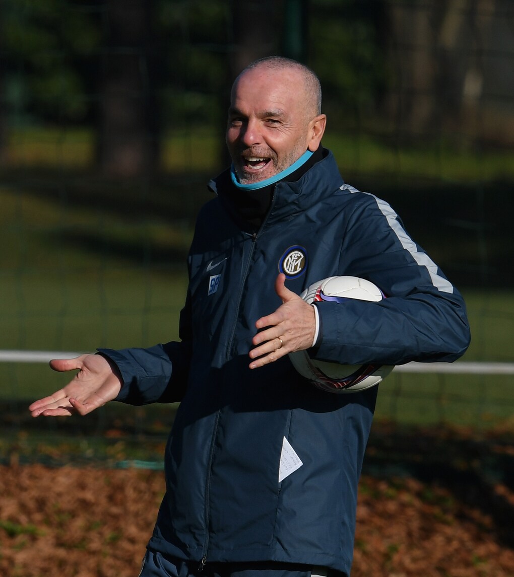 L'Inter si allena e mister Pioli si aggiunge alla squadra