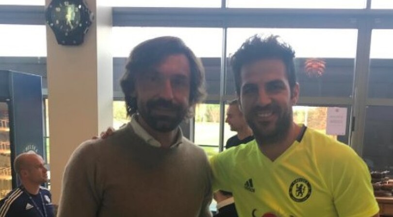 Chelsea, a Londra c'è Pirlo: che abbraccio con Fabregas!