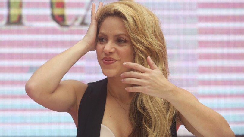 Piqué, che scherzetto a Shakira al ristorante!