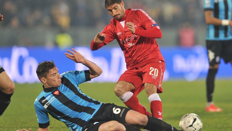 Serie B, solo la traversa ferma il Pisa: 0-0 con il Bari