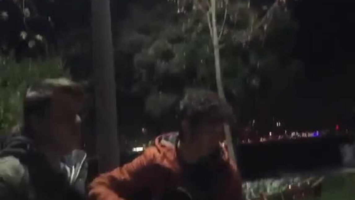 Istanbul: suonano la chitarra, poi l'esplosione