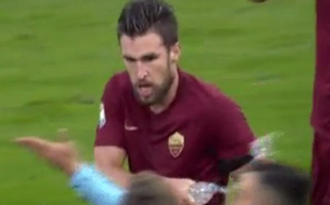 Strootman: «Chiedo scusa, ho sbagliato a tirare l'acqua»