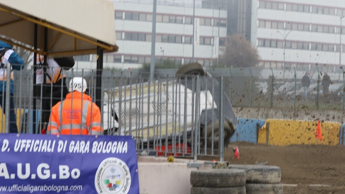 Motor Show, al Memorial Bettega si cappotta Neuville