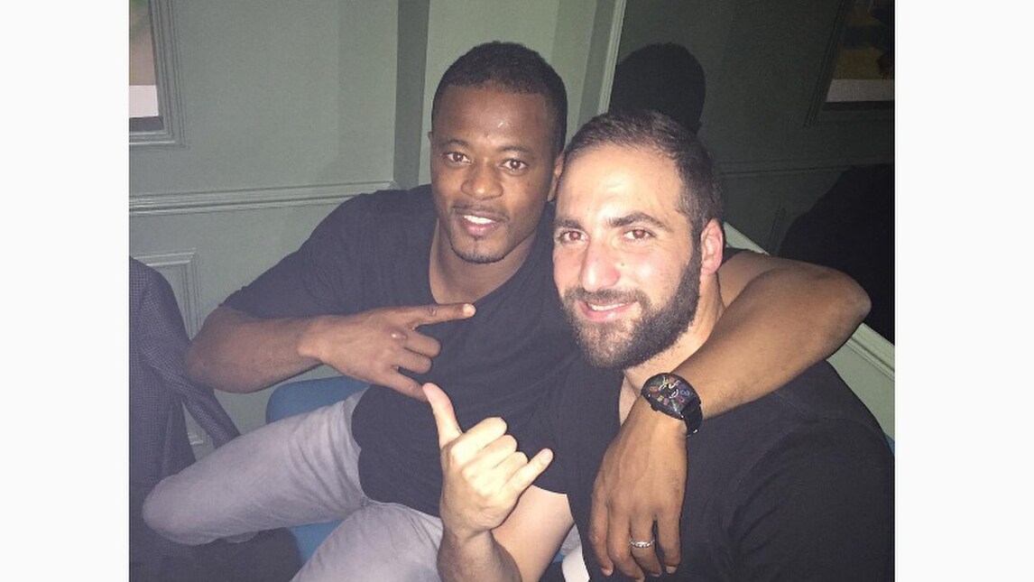 Evra incorona Higuain: «Sei il miglior numero 9 al mondo»