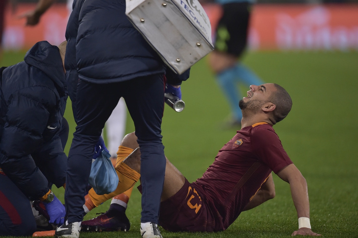 Roma, escluse fratture per Bruno Peres ma 3 settimane di stop