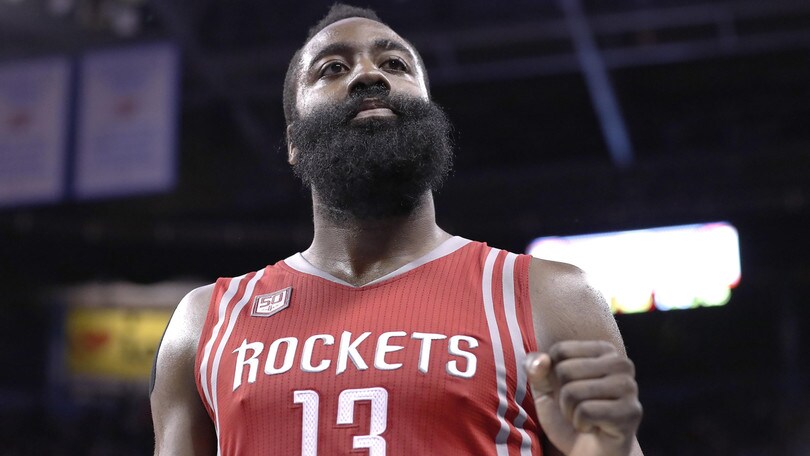 Cavs e Hornets ko. Harden eguaglia Olajuwon