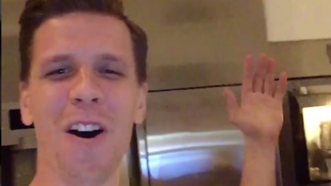 Szczesny, che voce! Ma chi canta veramente la canzone di Natale?