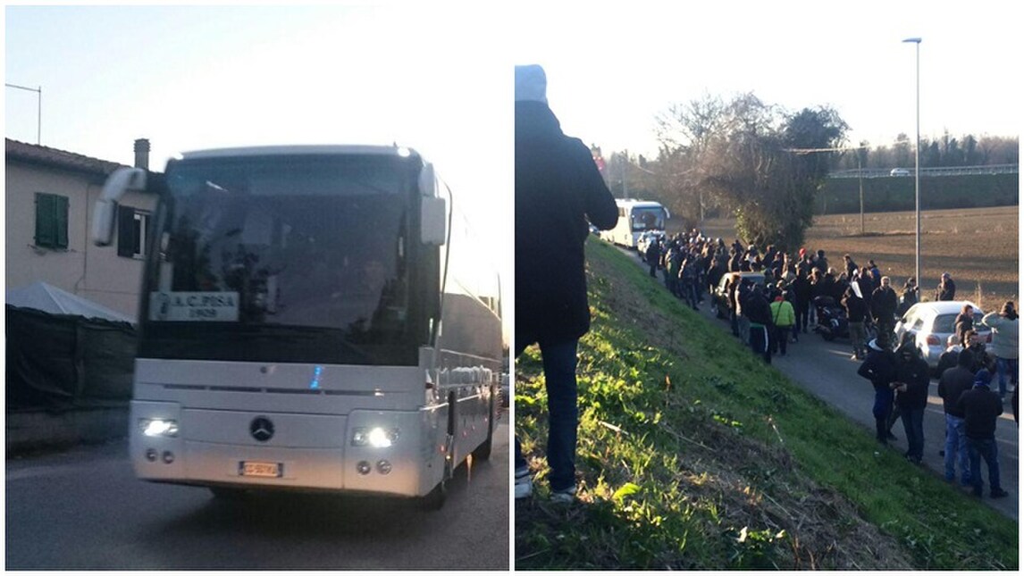 Pisa, i tifosi bloccano il pullman con la squadra per protesta