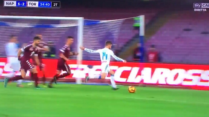 Napoli, la fotosequenza dell'eurogol di Mertens al Torino