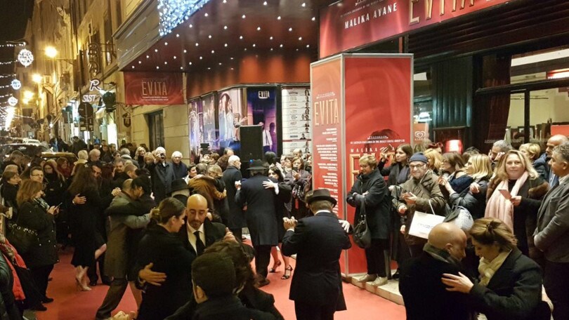 Al Teatro Sistina Malika Ayane è “Evita”