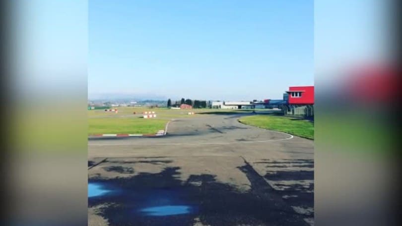Alonso si allena con i kart