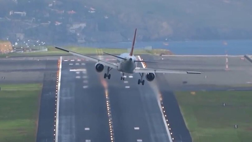 Vento troppo forte: atterraggio pauroso, al quarto tentativo