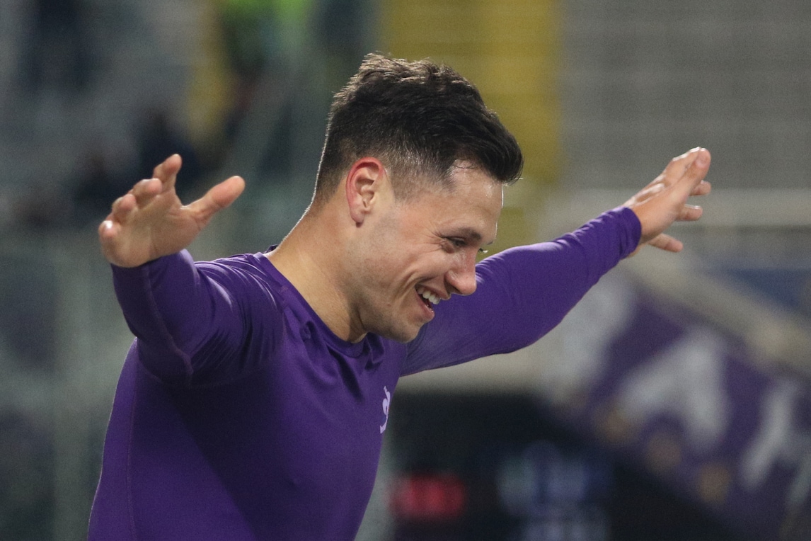 Fiorentina, Zarate resiste alla corte del Boca: vuole restare in viola