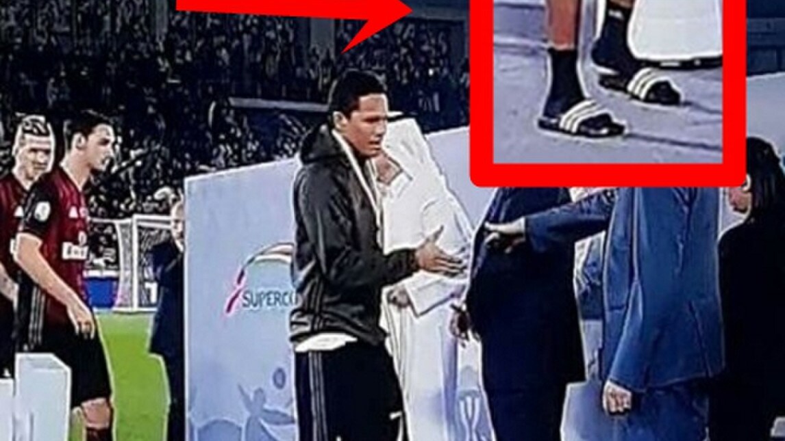 Supercoppa, Bacca sul palco con le ciabatte