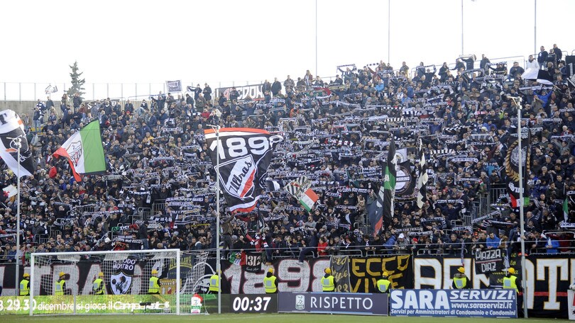 Ascoli-Bari, pugliesi in dieci: finisce 1-1