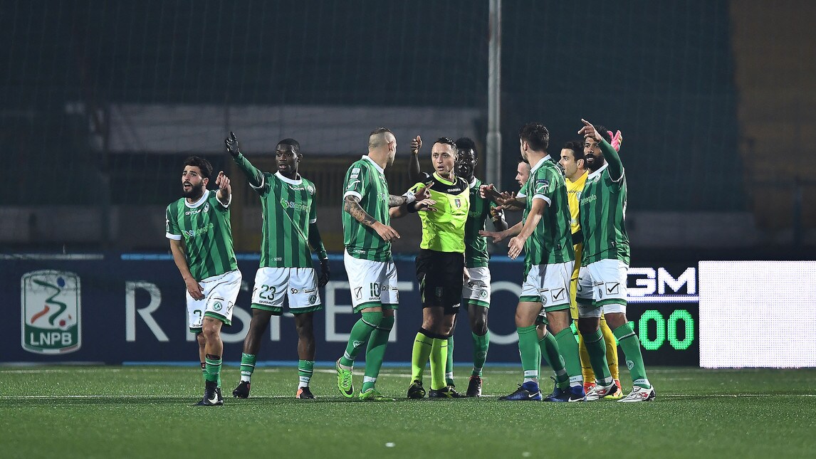 L'Avellino stende la Salernitana 3-2: non bastano Busellato e Donnarumma