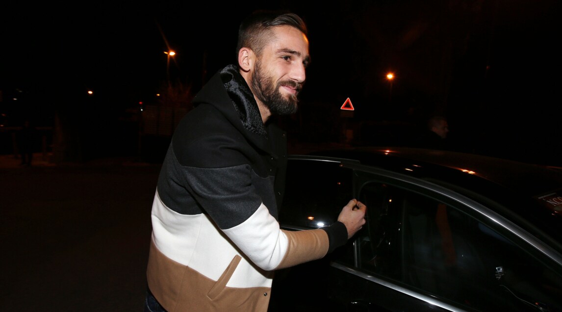 Pavoletti arriva a Villa Stuart, le immagini del nuovo attaccante del Napoli