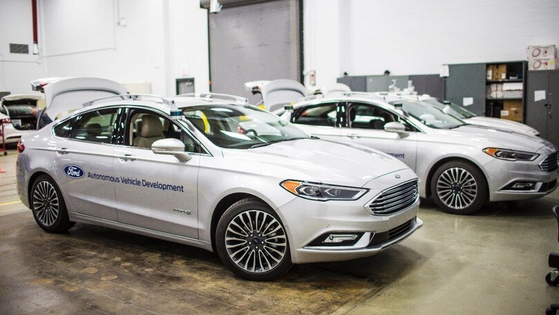 Ford triplica la flotta a guida autonoma