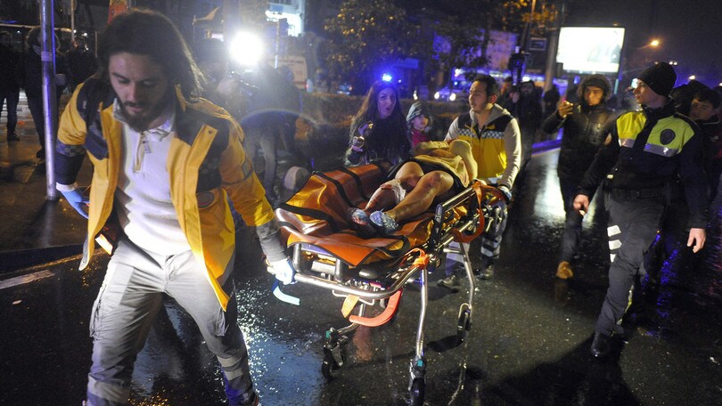 Istanbul, capodanno di sangue: 39 morti in attacco in discoteca