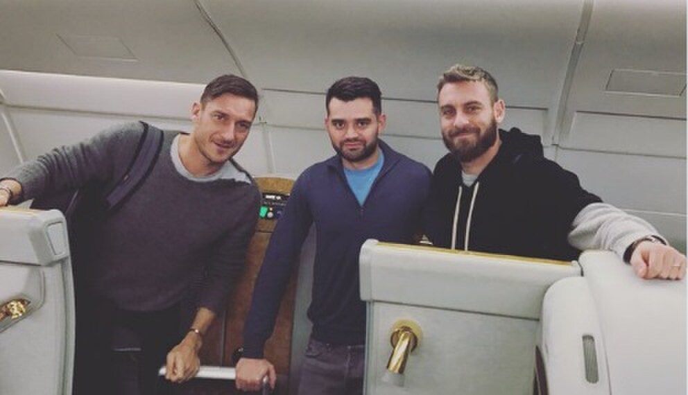 Roma, Totti e De Rossi insieme alle Maldive: la foto sull'aereo