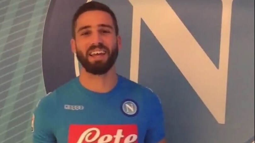 Napoli, ecco Pavoletti: «Contento matto di essere qui»