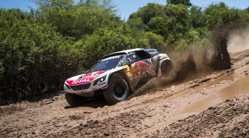 Dakar Day 2, Loeb passa al comando nelle auto, show di Price nelle moto