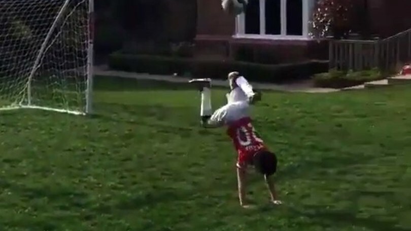 Il figlio di Van Persie imita il papà. E che gol!