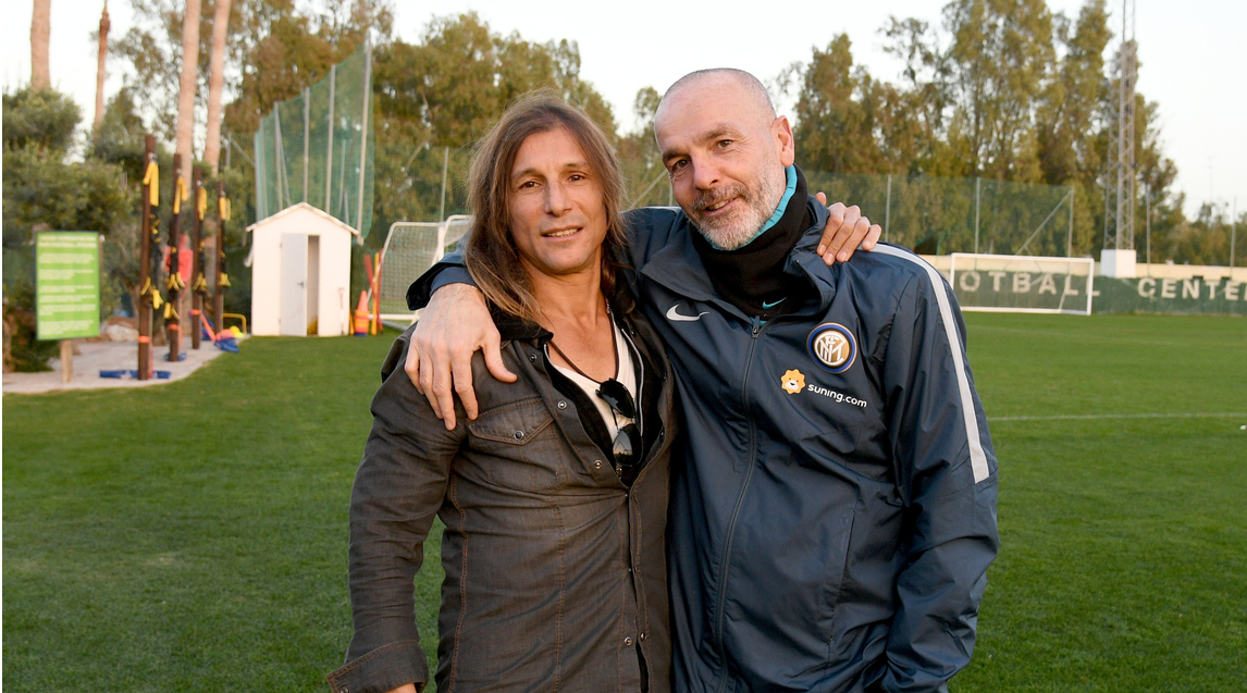 Claudio Caniggia visita l'Inter e sono subito sorrisi e buon umore