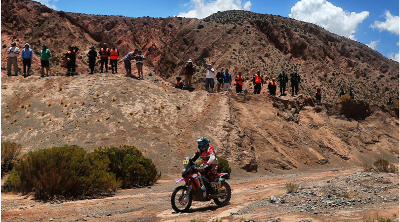 Dakar, 3° tappa: Barreda dominatore nelle moto, tripletta Peugeot nelle auto