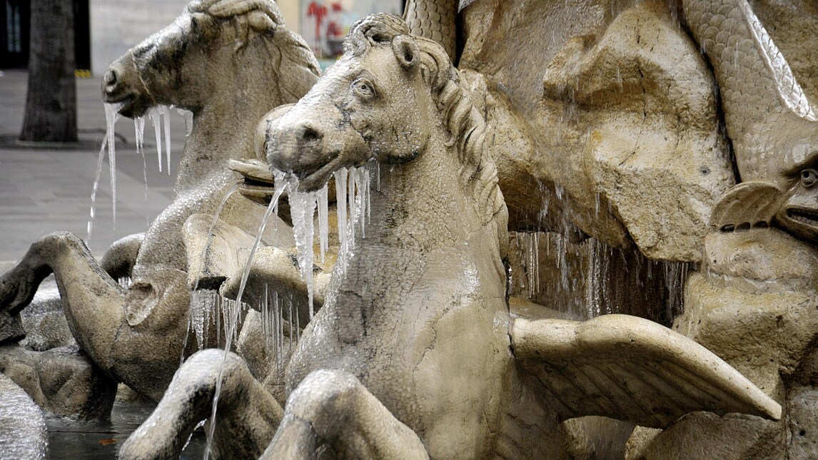 Neve e ghiaccio sull'Italia, anche il calcio rischia lo stop