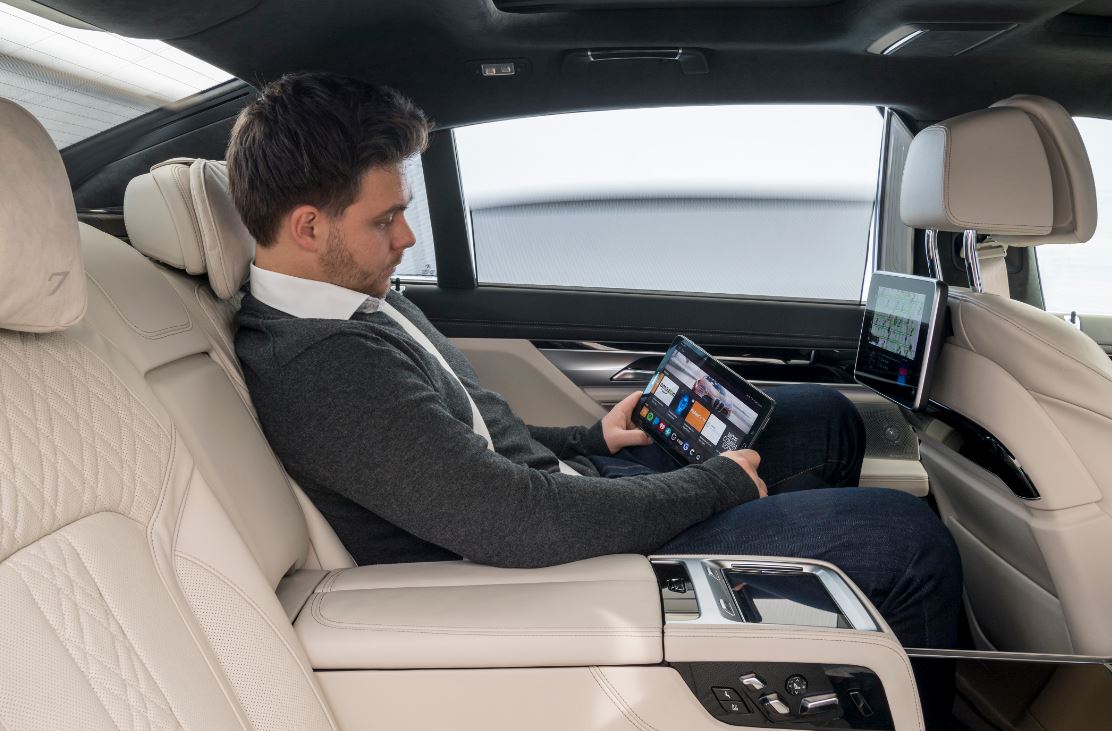 Al CES di Las Vegas l'auto diventa salotto digitale