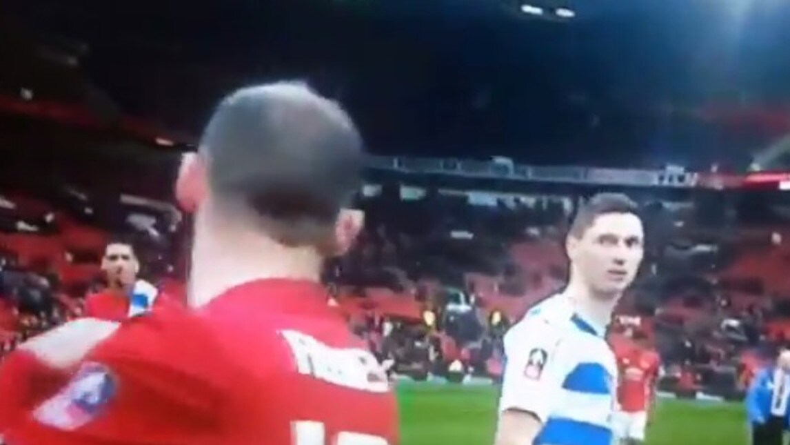 Rooney offre la maglia a Evans. Lui: «No, grazie»