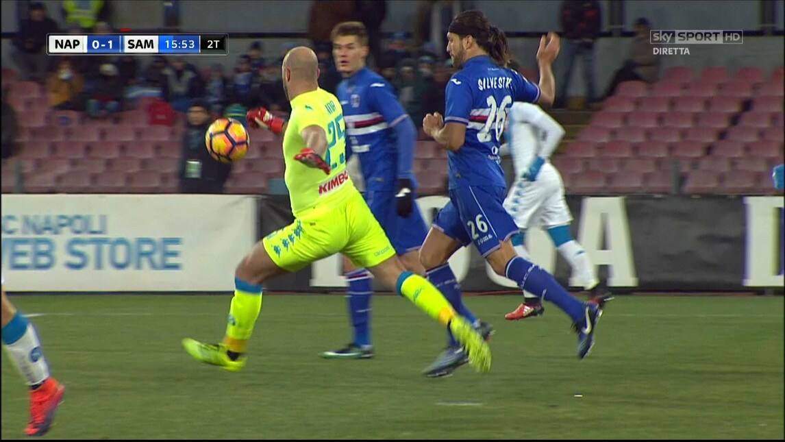 Napoli-Sampdoria, ecco la sequenza del rosso a Silvestre 