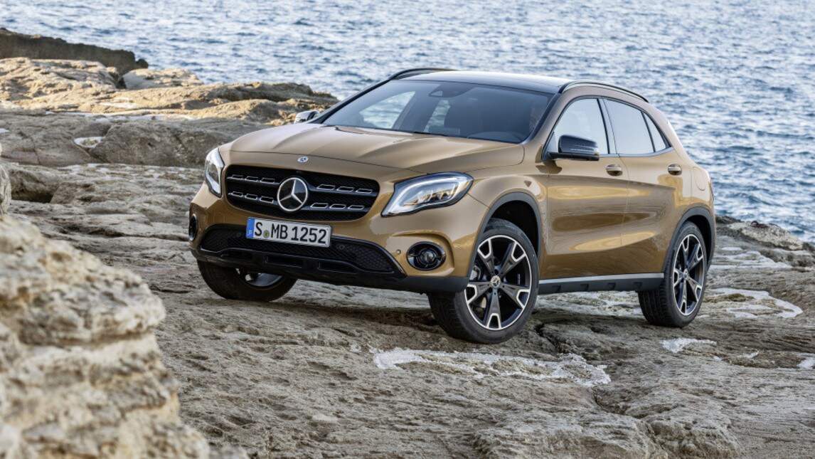 Mercedes GLA restyling 2017: foto