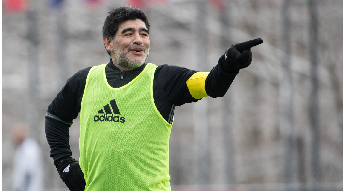 Maradona torna in campo tra le nevi di Zurigo