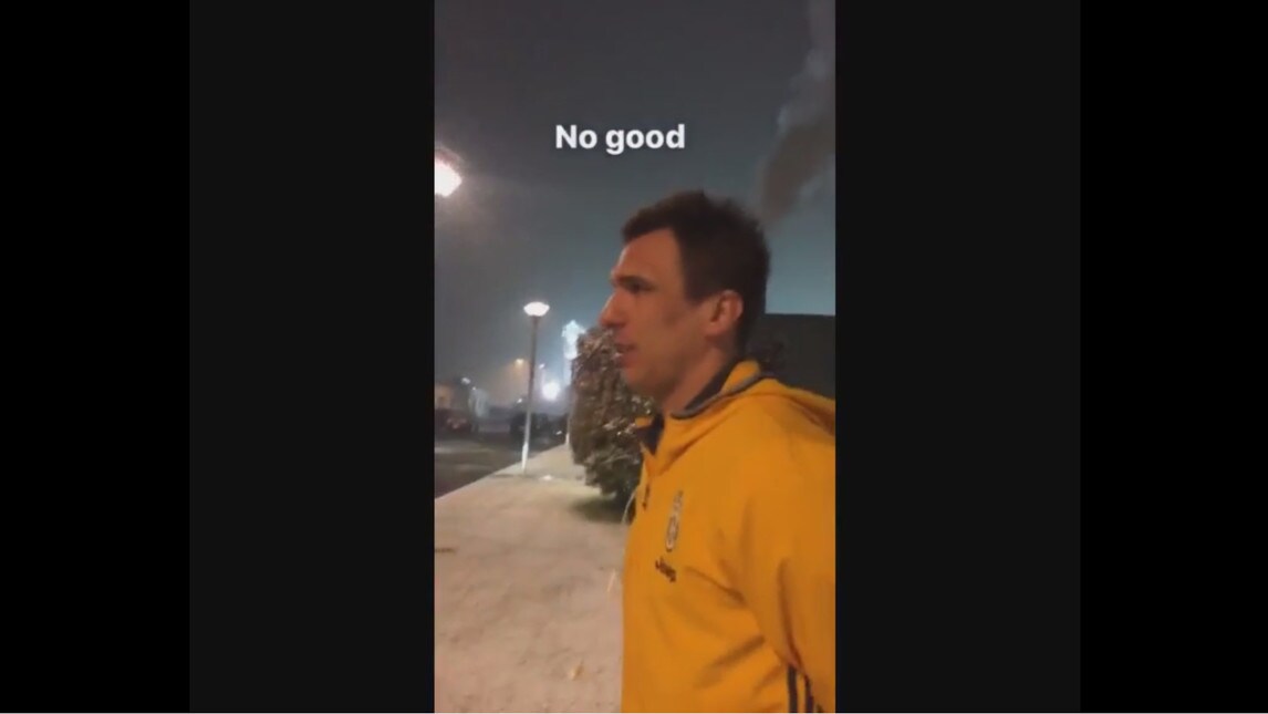 Mandzukic e Dybala, l'allenamento a Vinovo sotto la neve