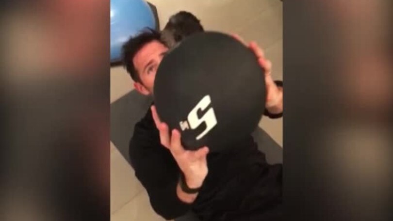 Lampard si allena, ma il cane...
