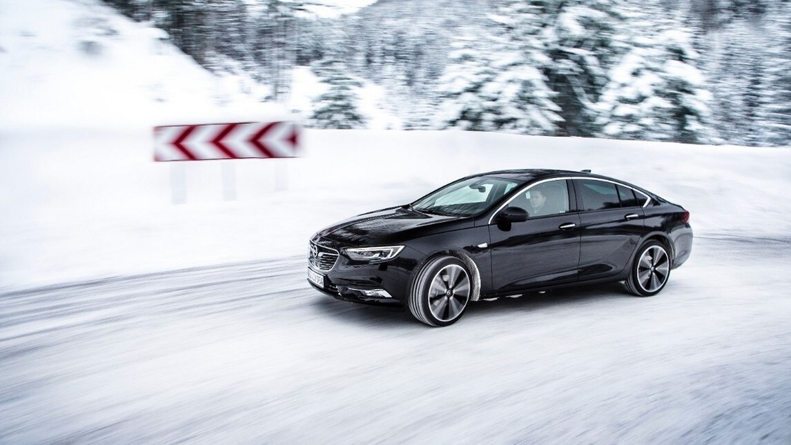 Opel Insignia Grand Sport 4x4: foto