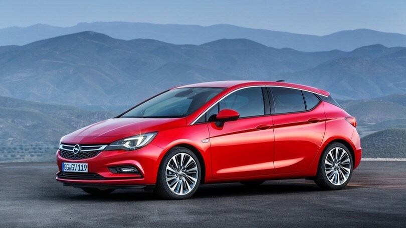 Opel Astra 5 porte: foto