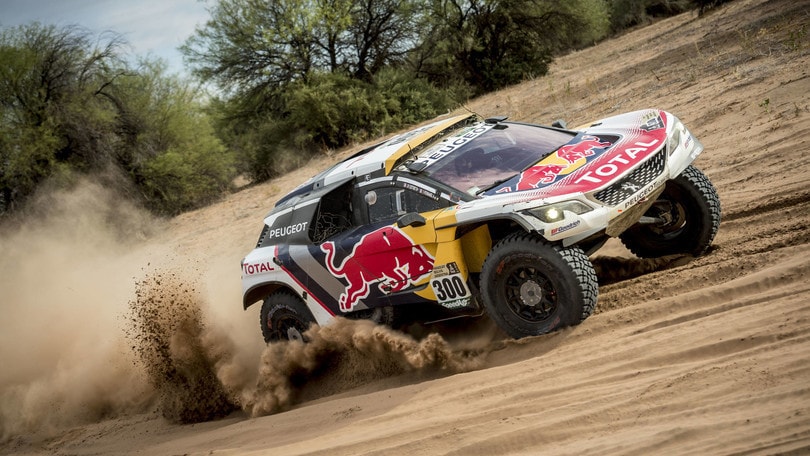 Dakar tappa 11, ormai la vittoria auto è di Peterhansel, Sunderland si difende nelle moto