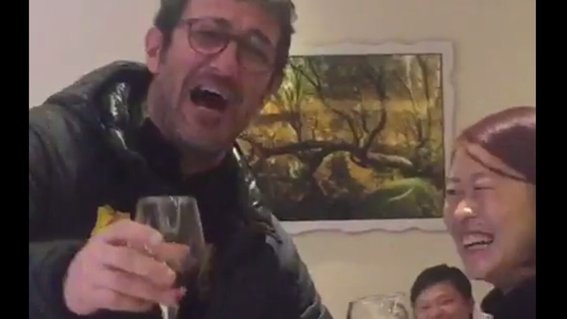 Ciro Ferrara show in Cina. E canta in napoletano