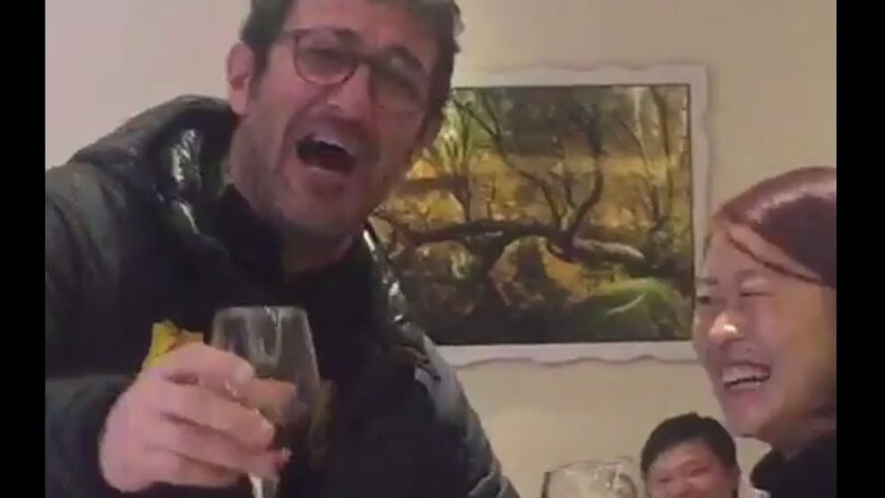 Ciro Ferrara show in Cina. E canta in napoletano