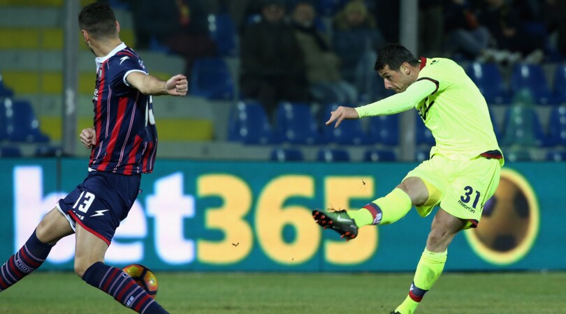 Serie A, lampo di Dzemaili: il Bologna vince 1-0  a Crotone