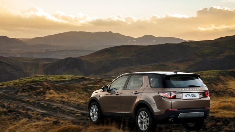 Land Rover Discovery Sport: foto e prezzi
