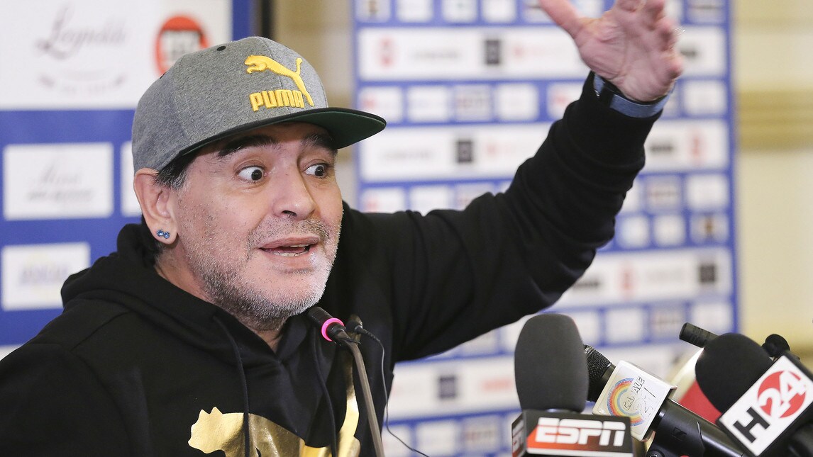 Maradona show in conferenza stampa a Napoli