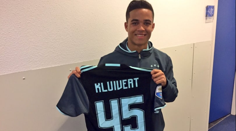 Ajax, debutta Justin Kluivert: secondo figlio d'arte nel club dopo Daley Blind