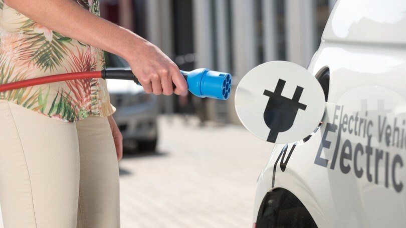 Auto elettrica, due americani su tre pensano di comprarne una